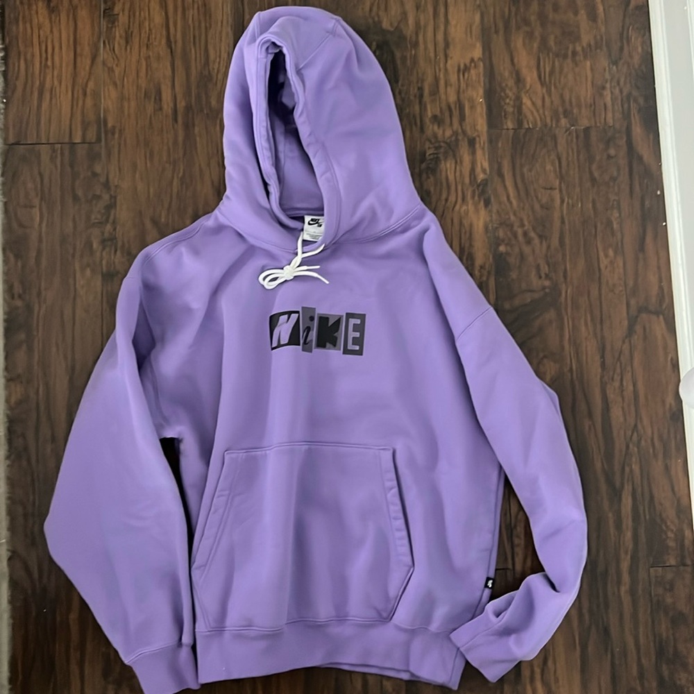 Nike SB Hoodie
Lavender
New Without Tags
Size Large